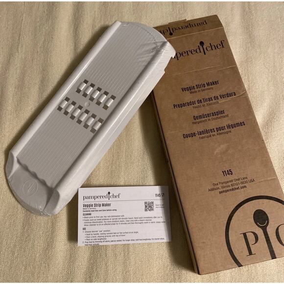 NEW Pampered Chef Veggie Strip Maker 1145 Vegetable Grater Kitchen Tool SEALED - Picture 2 of 3